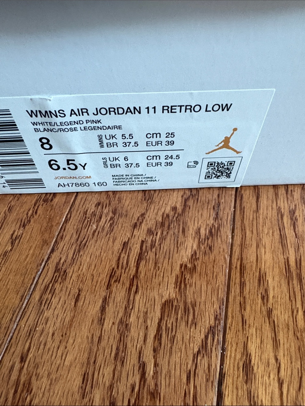 Nike Women's Low-Top Sneakers in Light Pink and White - Picture 6 of 9